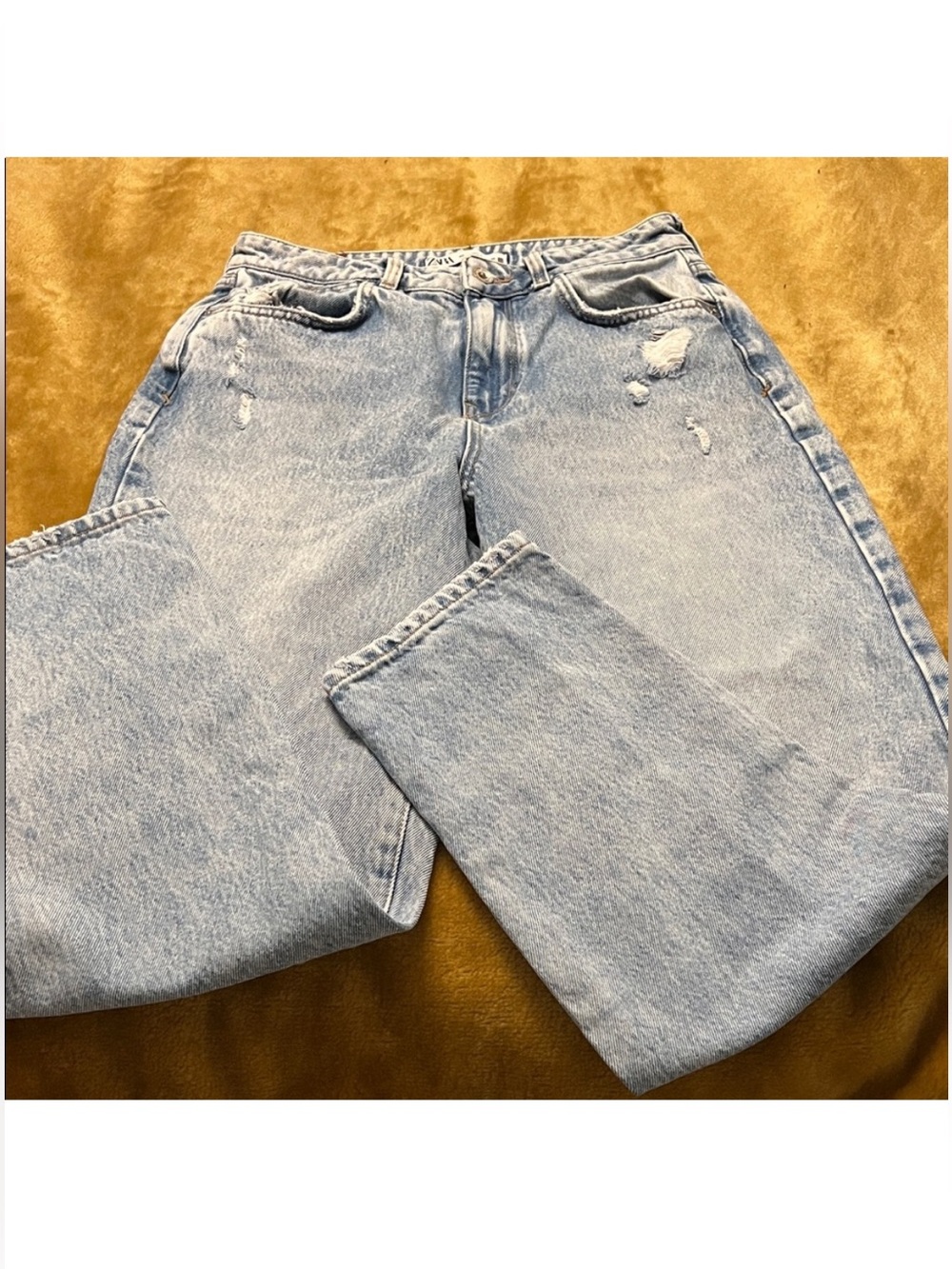 Zara • Women’s Size 4US • Classic Light Wash Jeans • Light Blue •